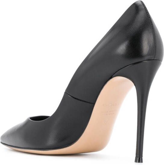 Casadei Pumps met puntige neus Zwart