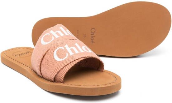 Chloé Kids Slippers met logoprint Bruin