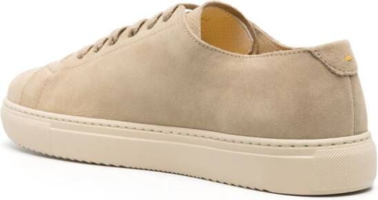 Doucal's Suède sneakers met logo-reliëf Beige