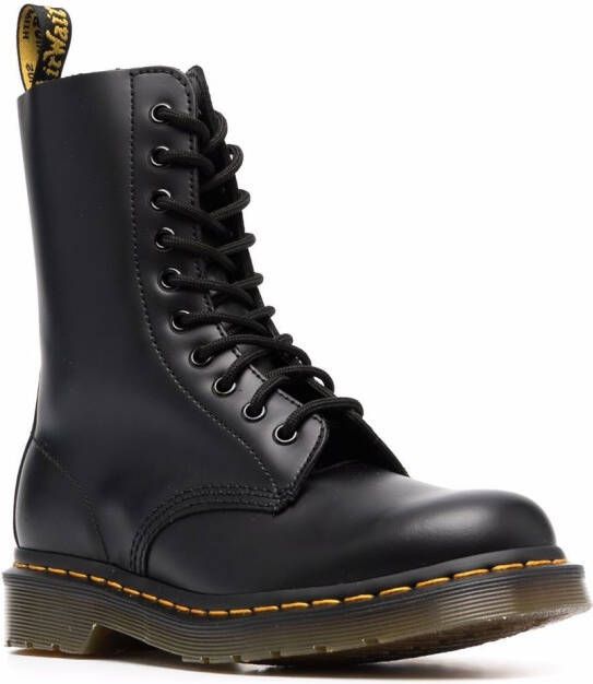 Dr. Martens 1490 combat boots met veters Zwart