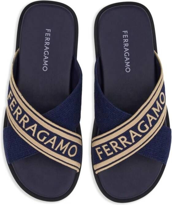 Ferragamo Katoenen sandalen met gekruiste bandjes Blauw