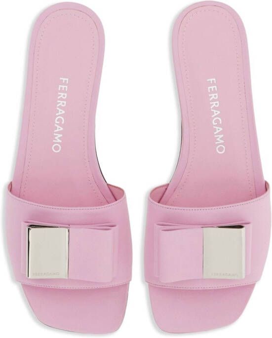 Ferragamo Leren slippers Roze