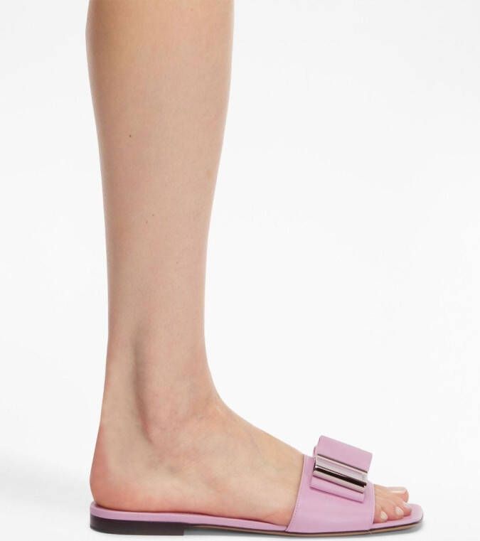 Ferragamo Leren slippers Roze