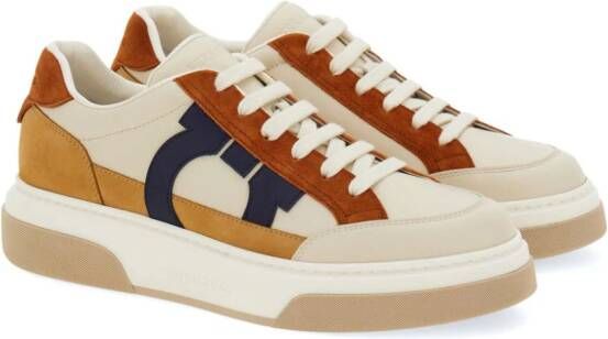 Ferragamo Gancini leren sneakers Beige