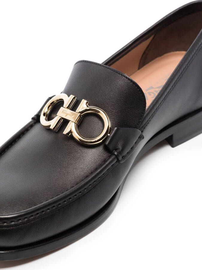 Ferragamo Gancini loafers met gesp Zwart