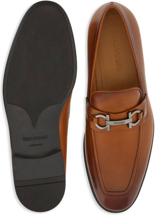 Ferragamo Loafers met Gancini-plakkaat Bruin