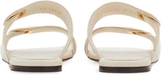 Ferragamo Leren slippers Beige