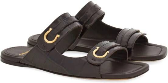 Ferragamo Leren slippers Bruin