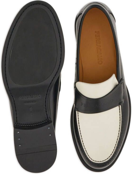 Ferragamo Loafers met logo-reliëf Wit