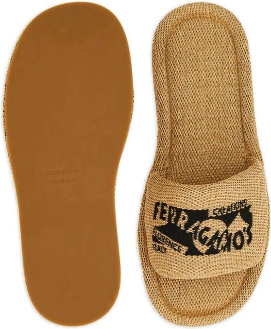 Ferragamo Slippers met geborduurd logo Beige