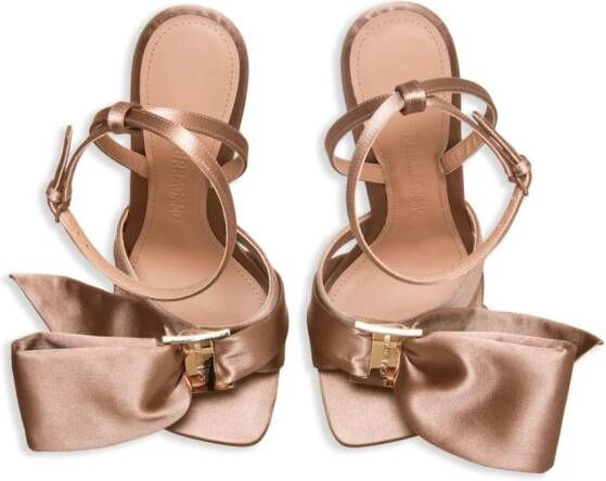 Ferragamo Sandalen met asymmetrische strik Beige