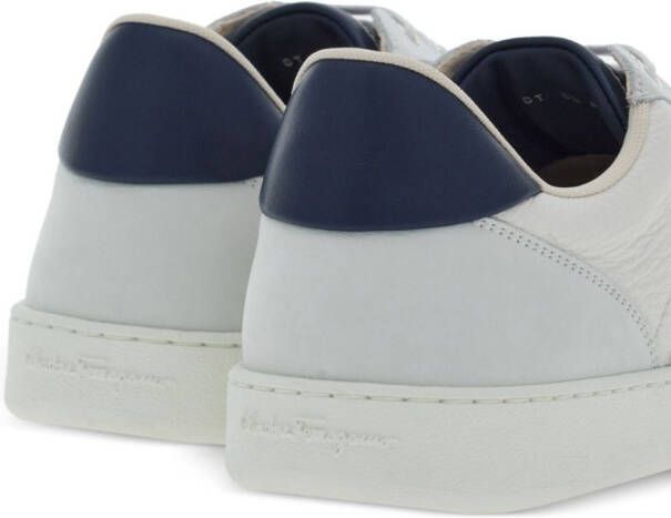 Ferragamo Sneakers met logo-reliëf Wit