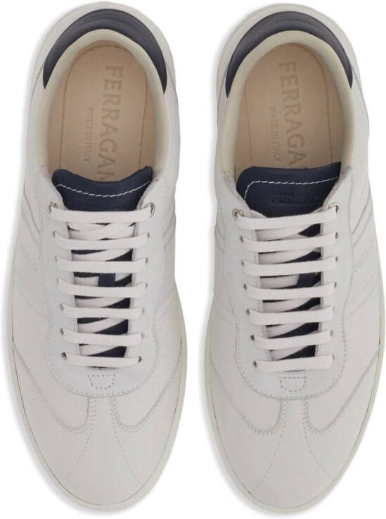 Ferragamo Sneakers met logo-reliëf Wit