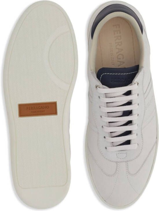 Ferragamo Sneakers met logo-reliëf Wit