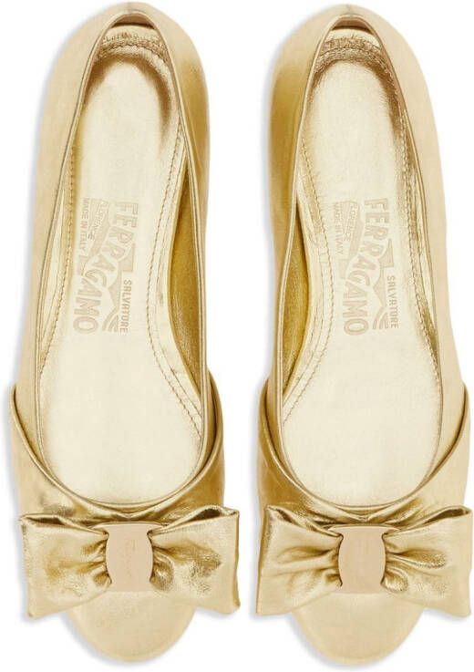 Ferragamo Vara ballerina's met strikdetail Goud