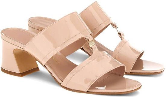 Ferragamo Vara sandalen met ketting Beige