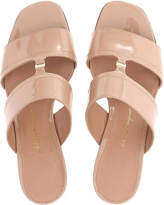 Ferragamo Vara sandalen met ketting Beige