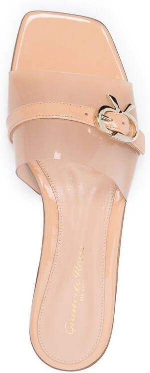 Gianvito Rossi Sandalen met gespdetail Beige