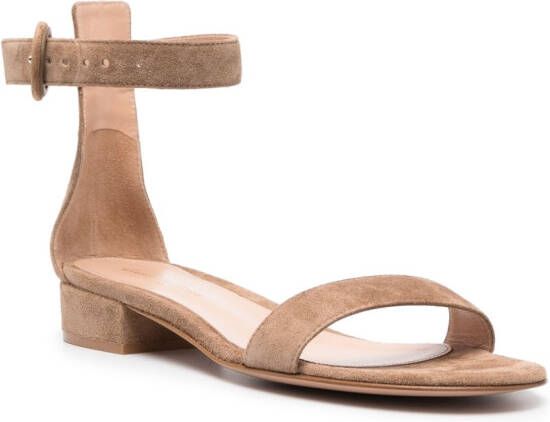 Gianvito Rossi Sandalen met gesp Beige