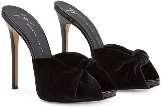 Giuseppe Zanotti Bridget fluwelen sandalen Zwart