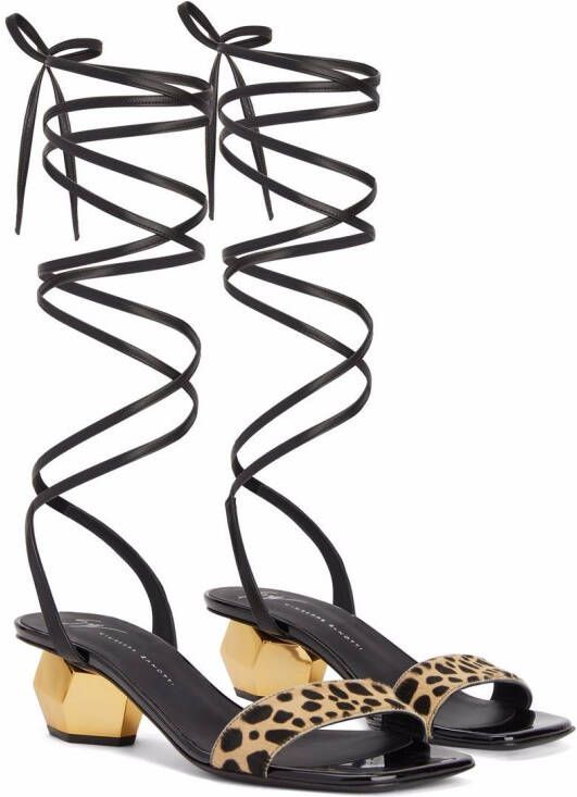 Giuseppe Zanotti Magentha sandalen met gekruiste bandjes Bruin