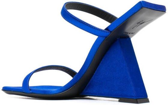 Giuseppe Zanotti Sandalen met bewerkte hak Blauw