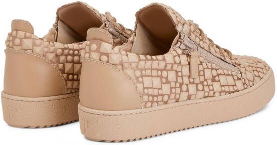 Giuseppe Zanotti Sneakers met studs Bruin