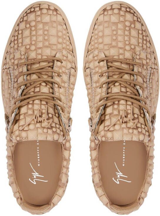 Giuseppe Zanotti Sneakers met studs Bruin