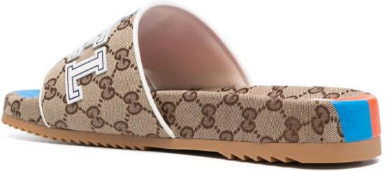 Gucci Slippers met logopatch Beige