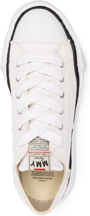 Maison MIHARA YASUHIRO Sneakers met contrasterende veters Wit