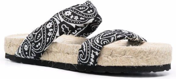 Manebi Slippers met bandanaprint Zwart