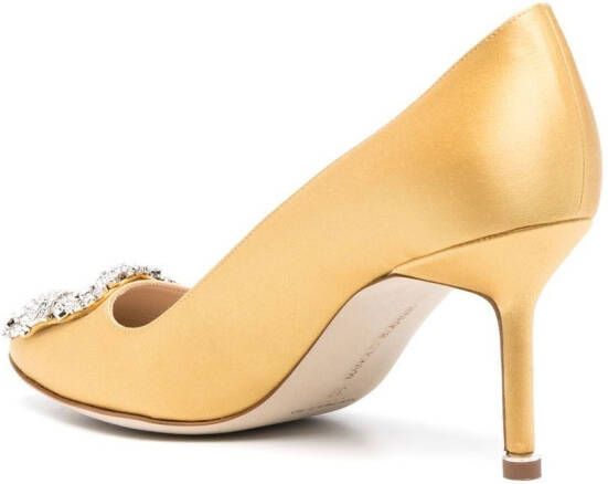 Manolo Blahnik Hangisi pumps met kristallen gesp Geel