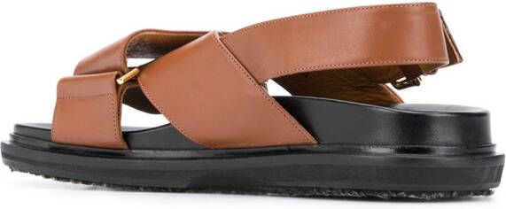 Marni Fussbet sandalen met gekruiste bandjes Bruin