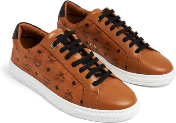 MCM Terrain sneakers met monogramprint Bruin