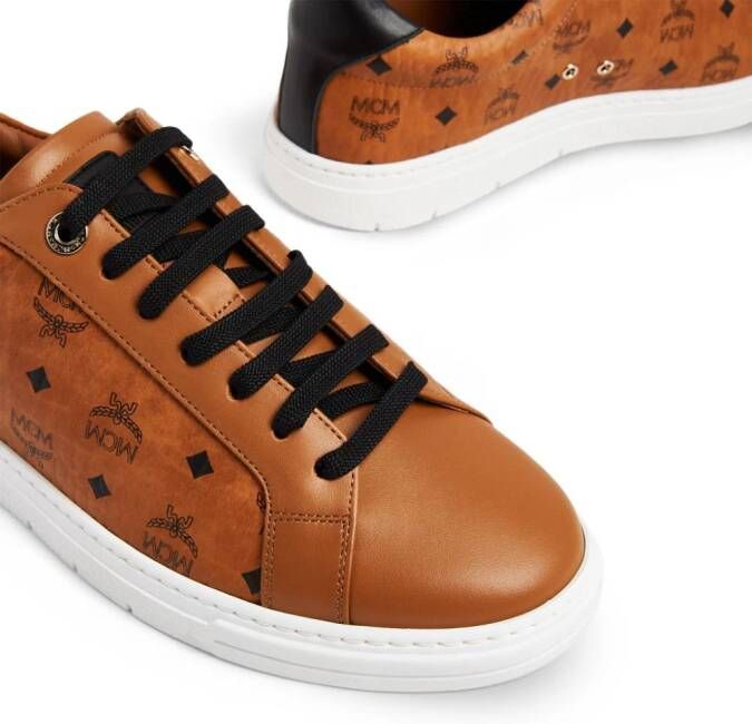 MCM Terrain sneakers met monogramprint Bruin