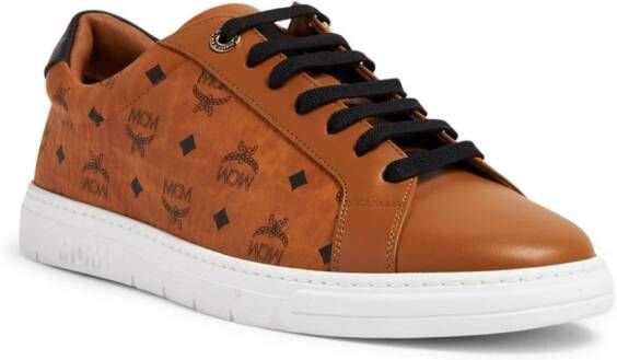 MCM Terrain sneakers met monogramprint Bruin