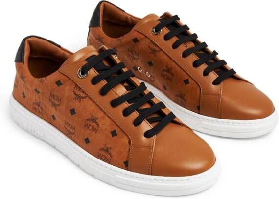 MCM Terrain sneakers met monogramprint Bruin