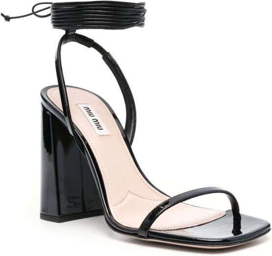 Miu Lakleren sandalen Zwart