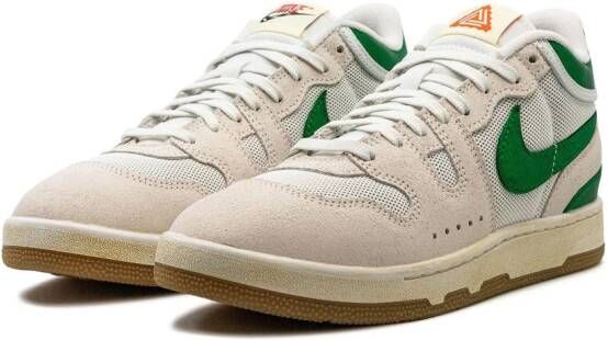 Nike Attack SP sneakers met vlakken Beige