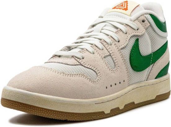 Nike Attack SP sneakers met vlakken Beige