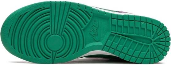 Nike "Dunk Low Green Fuchsia sneakers" Groen