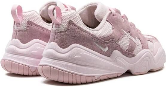 Nike "Tech Hera Pearl Pink sneakers" Roze