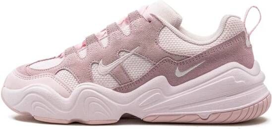 Nike "Tech Hera Pearl Pink sneakers" Roze