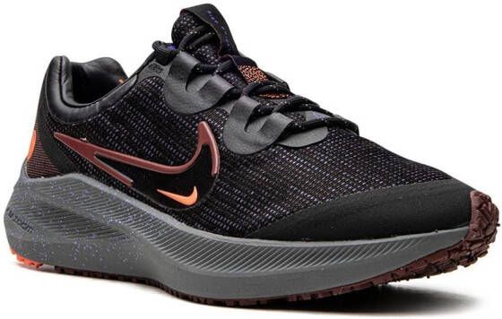 Nike Winfo 8 Shield low-top sneakers Zwart