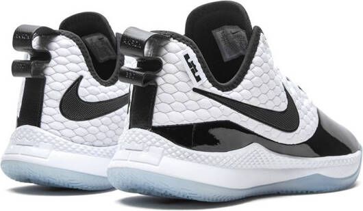 Nike Witness 3 sneakers