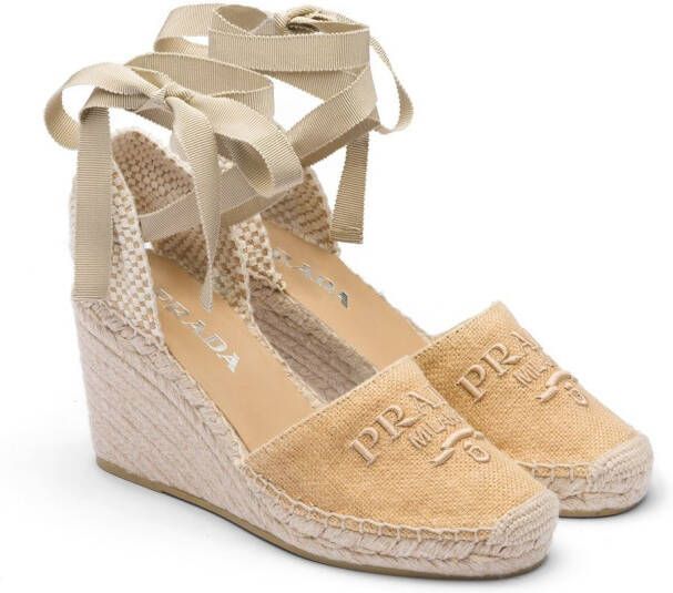 Prada Espadrilles met sleehak Beige