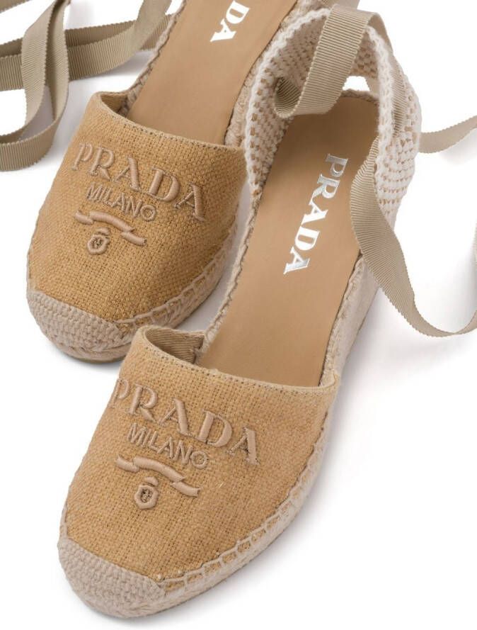 Prada Espadrilles met sleehak Beige