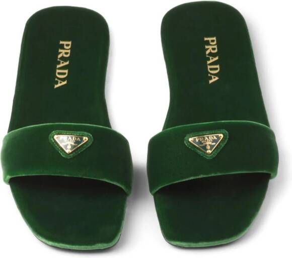 Prada Fluwelen loafers met logo Groen