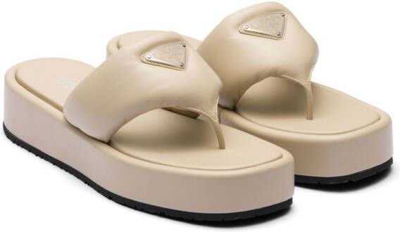 Prada Gewatteerde sandalen Beige