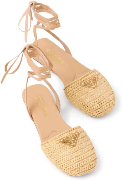 Prada Sandalen met logoplakkaat Beige